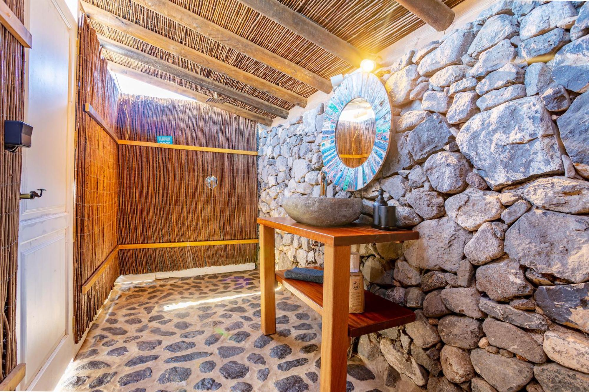 Finca De Arrieta Village - Yurts And Stone Cottages - Shared Pool - Walking Distance To Arrieta Beach - Eco Friendly Tabayesco Kültér fotó