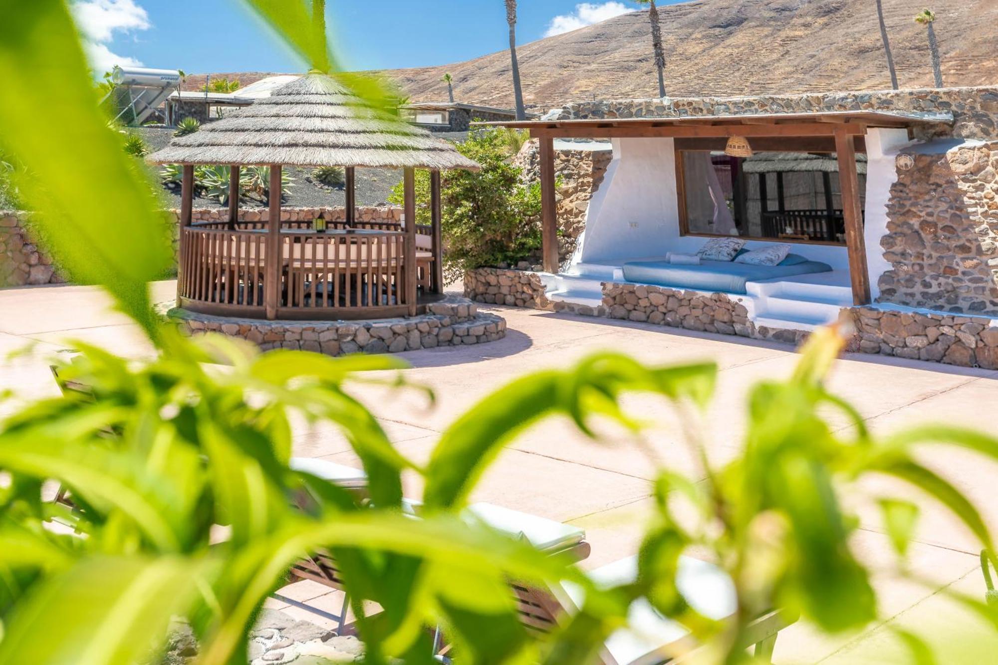 Finca De Arrieta Village - Yurts And Stone Cottages - Shared Pool - Walking Distance To Arrieta Beach - Eco Friendly Tabayesco Kültér fotó