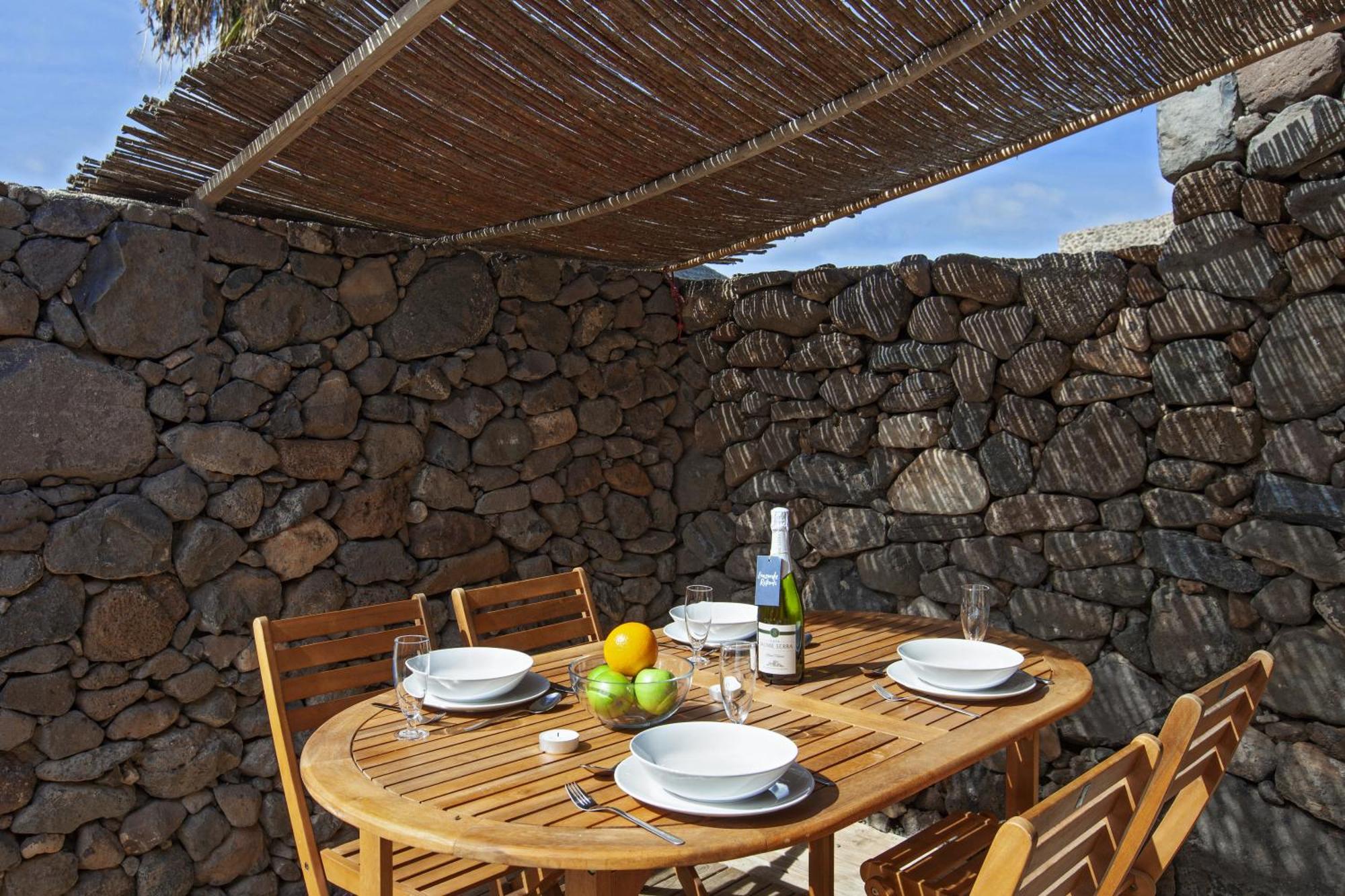 Finca De Arrieta Village - Yurts And Stone Cottages - Shared Pool - Walking Distance To Arrieta Beach - Eco Friendly Tabayesco Szoba fotó